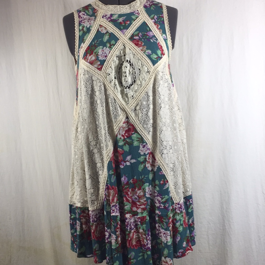 Umgee Floral & Cream Embroiled Eyelet Dress Size M